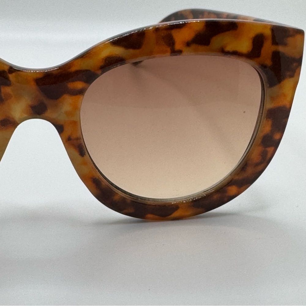 EXPRESS Bold Rim Sunglasses - Picture 3 of 8